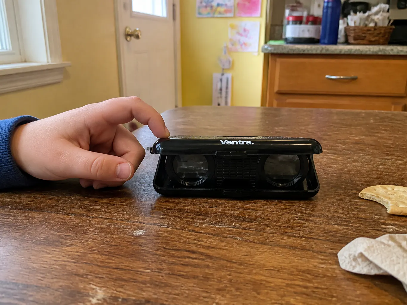 Hard clamshell case closing over the folded binocular
