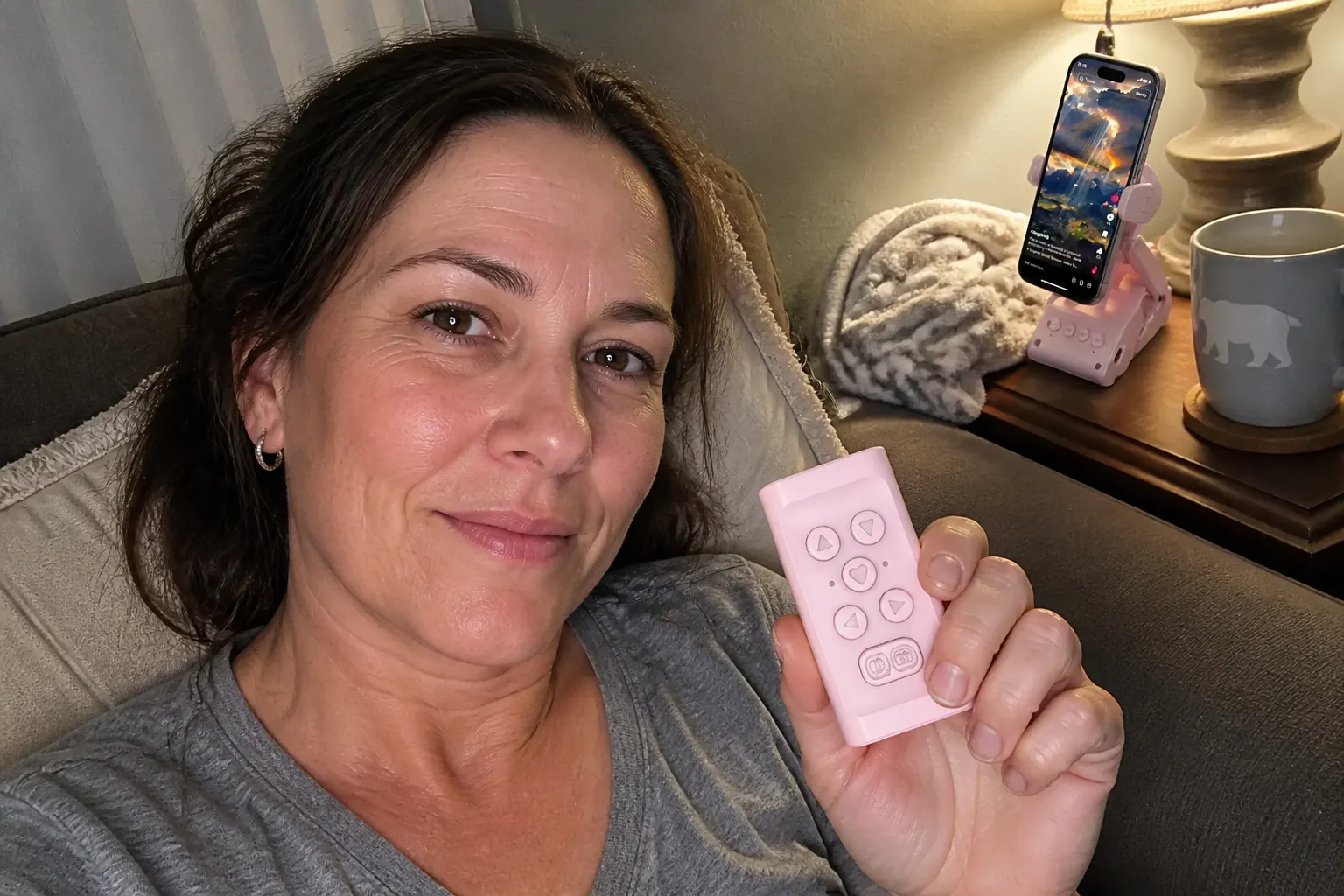 Customer using ScrollMate in bed