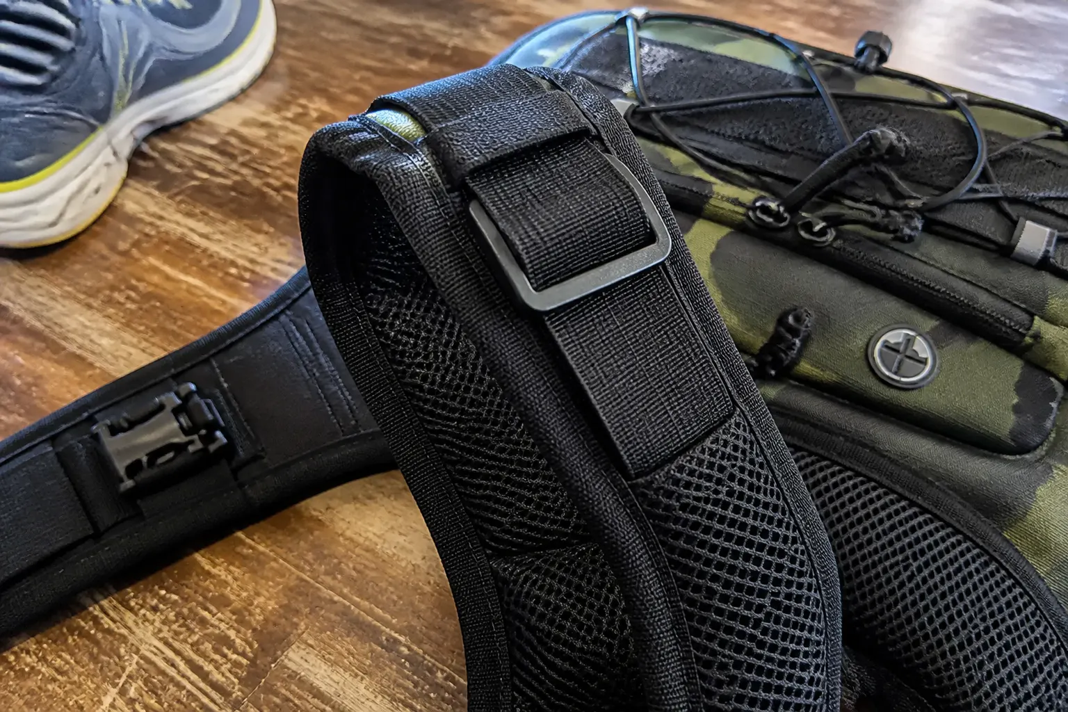 Padded mesh shoulder straps