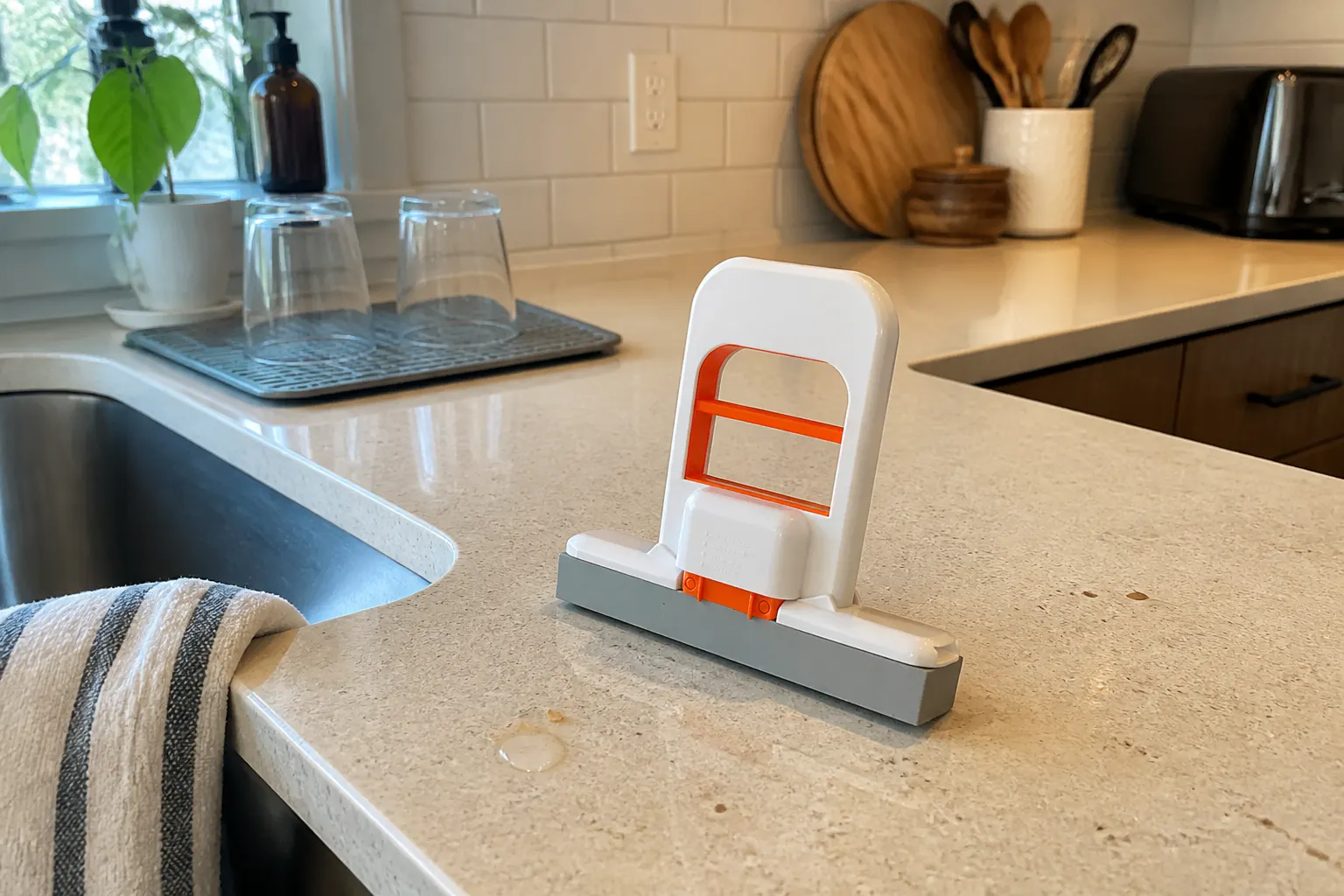 Drying down a kitchen sink and tile