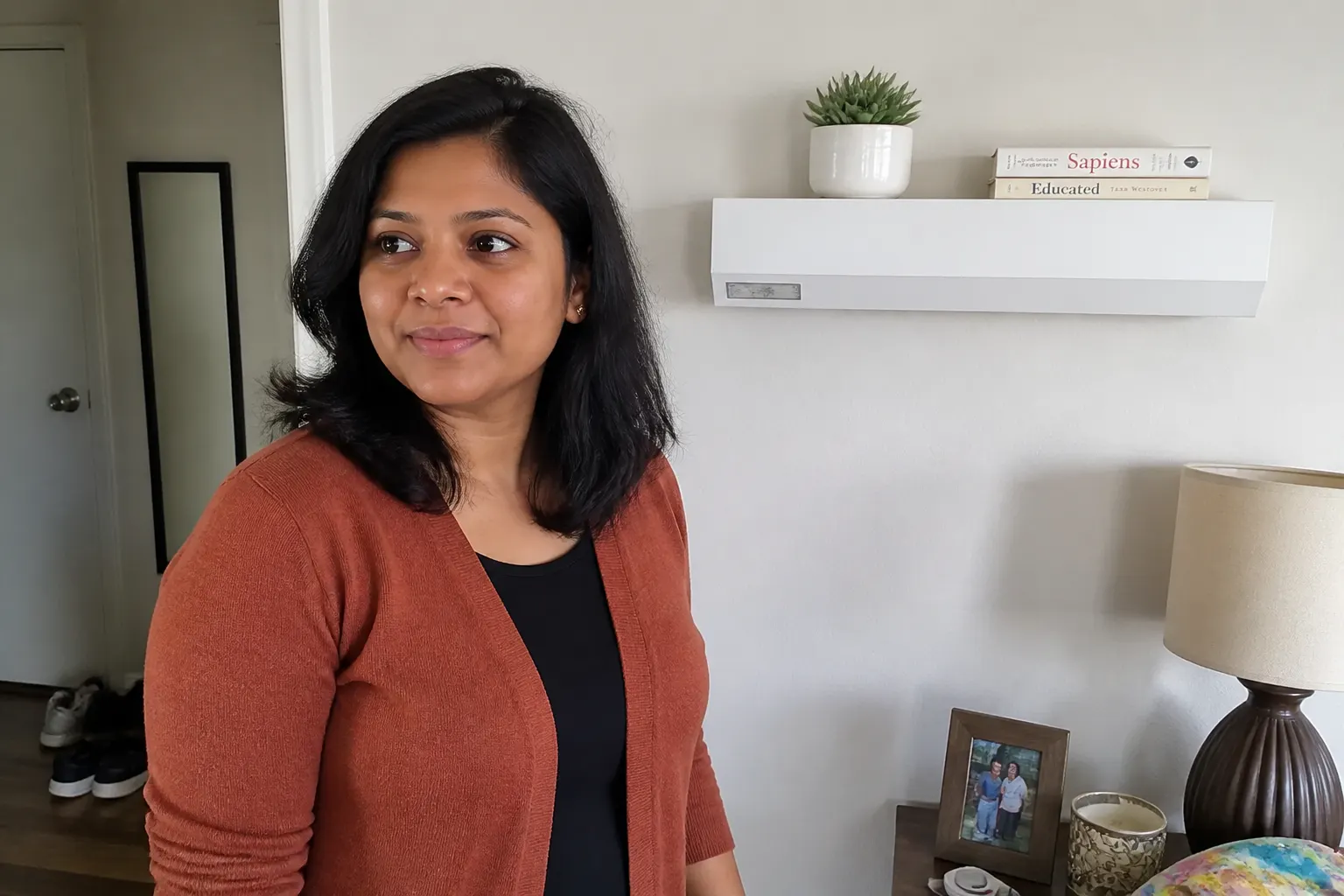 Priya S.'s Ventra shelf in their room