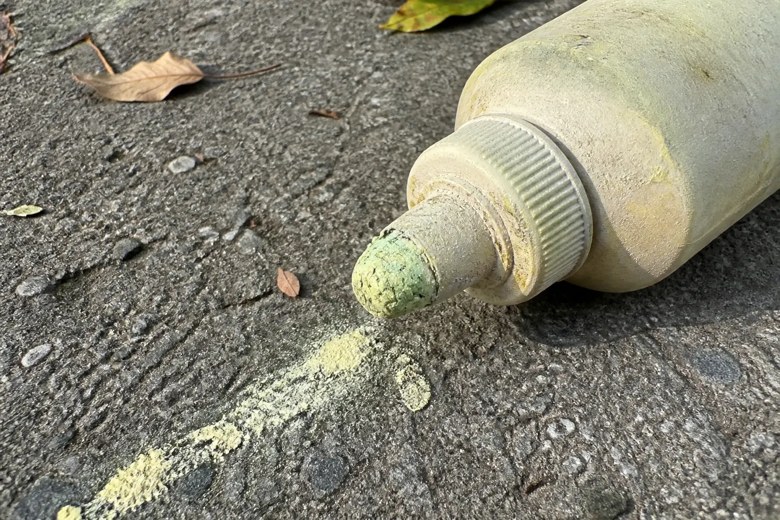 Clogged squeeze-bottle chalk paint spitting unevenly