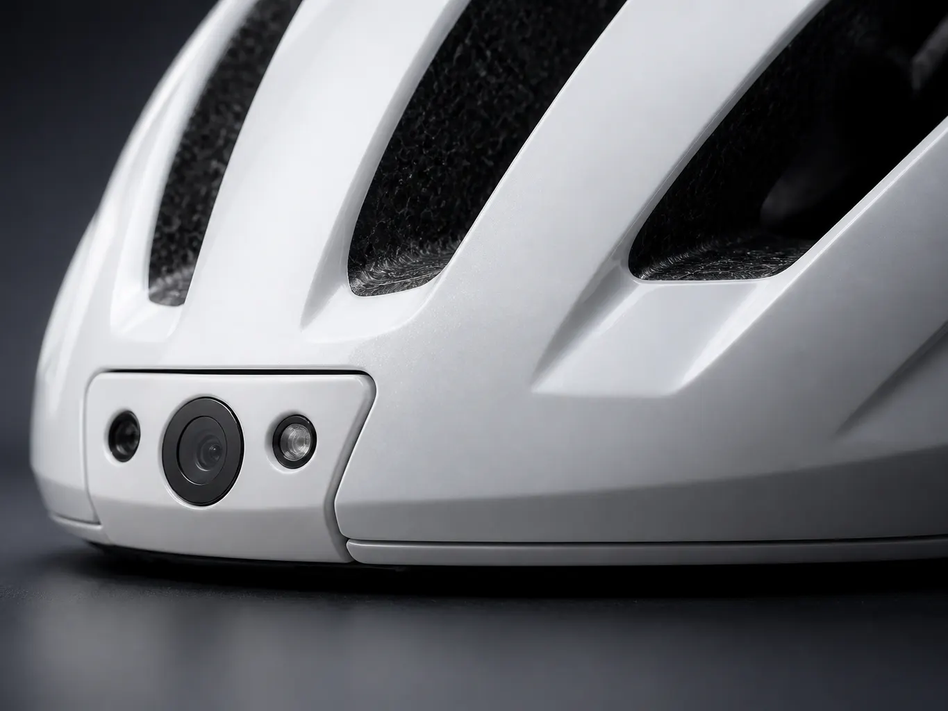 Helmet profile showing the flush camera at the brow