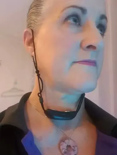 הפוד והשרוך על שידת לילה בבוקר